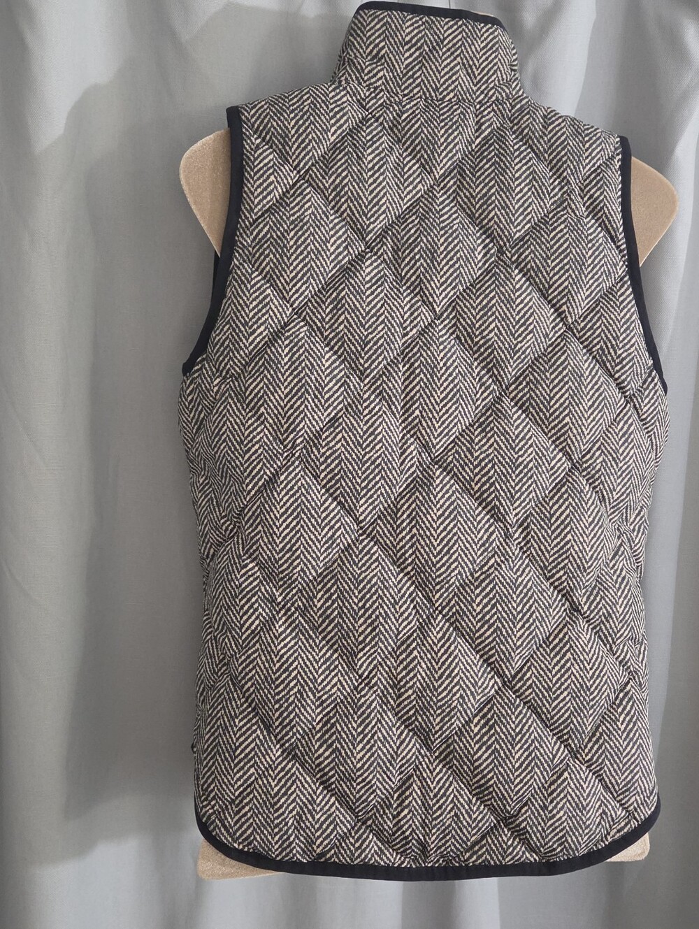 J Crew Womens Puffer Vest XS Black And White - Picture 4 of 6